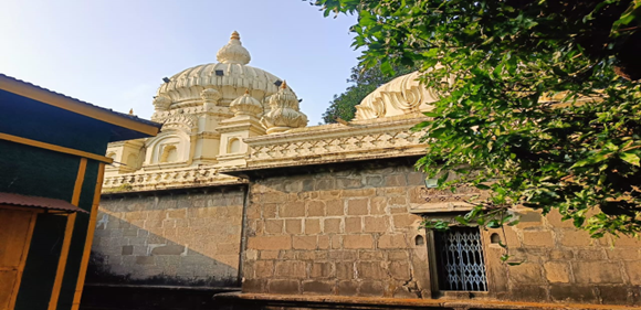 पुरातन शंकर मंदिर व गणपती मंदिर